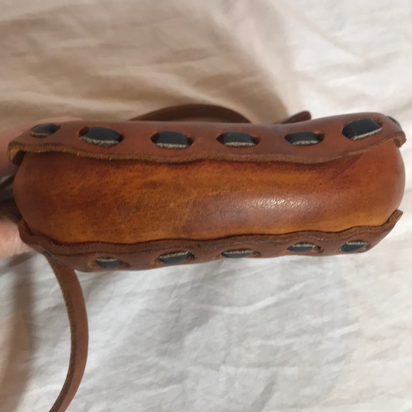 “VINTAGE” Handmade Floral Leather Crossbody Bag . - Picture 13 of 16